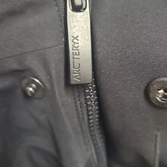 Arc'teryx Therme Parka Men's - Black - Season Pre-2025 - Picture 6 of 12